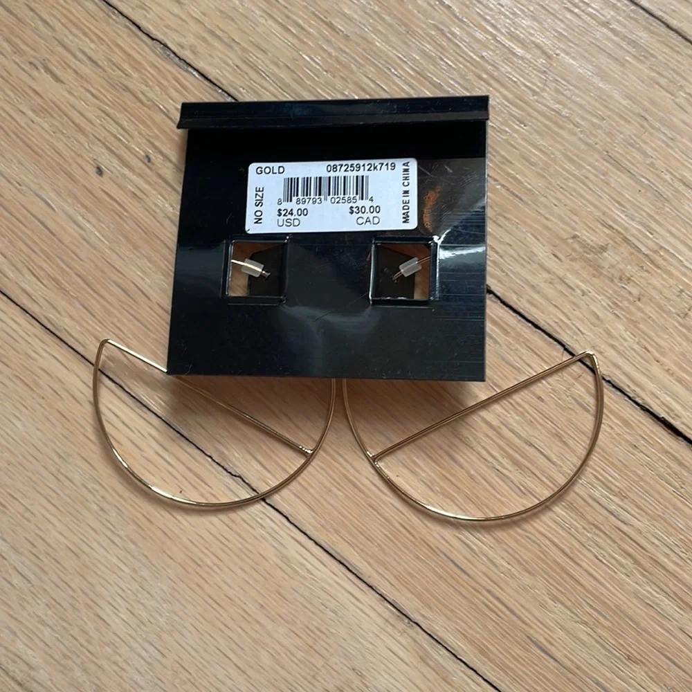 NWT BCBGeneration Gold Earings - Picture 3 of 6